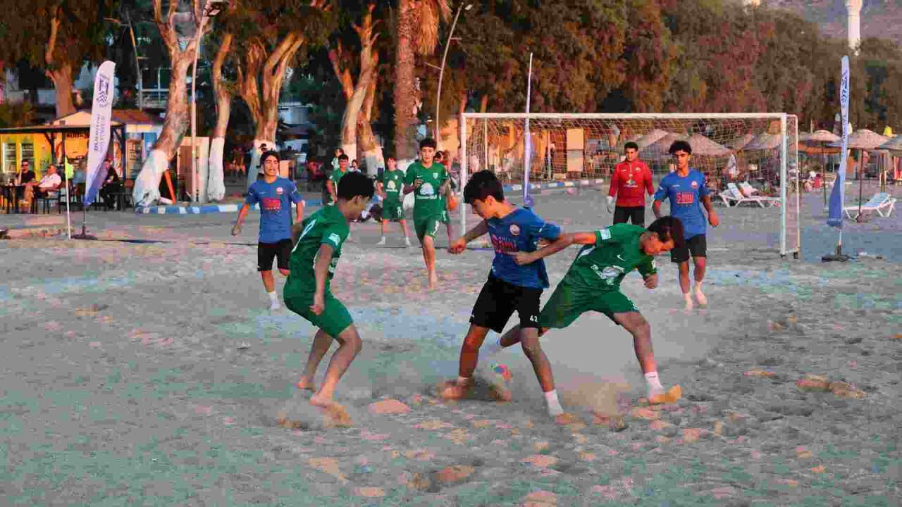 1.⁠ ⁠Günbatımı Çocuk Plaj Futbol Şenliği Başladı 4